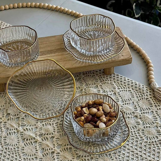 Ensemble de 6 tasses et soucoupes à décor côtelé et bord doré