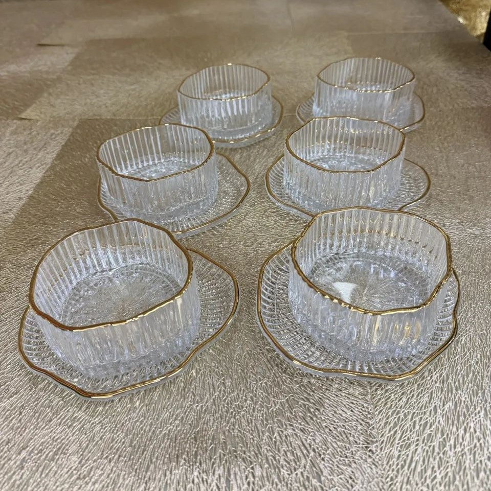 Ensemble de 6 tasses et soucoupes à décor côtelé et bord doré